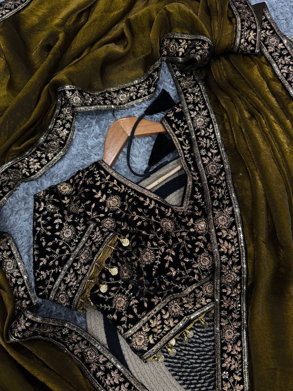 Women's Luxe Olive-Gold Silk Saree with Heavily Embellished Blouse & Border – Ideal for Evening, Wedding & Reception Wear - Image 4